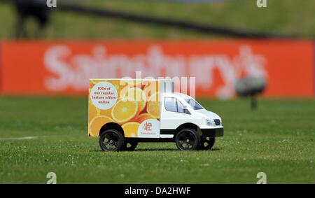 Birmingham, Regno Unito. Il 30 giugno 2013. Il controllo remoto Sainsburys autocarro. Sainsburys Grand Prix. Diamond League. Alexander Stadium. Birmingham. Regno Unito. 30/06/2013. Credito: Sport In immagini/Alamy Live News Foto Stock