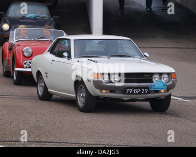 Una fotografia di una Toyota Celica del 1974 al Nationaal Oldtimer Festival di Zandvoort nel 2010. L'immagine mette in risalto il design classico e il fascino vintage di questa iconica auto sportiva degli anni '1970 Foto Stock