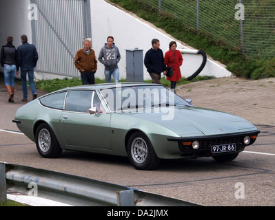 Questa immagine del Nationaal Oldtimer Festival 2010 di Zandvoort mostra l'auto Bitter Diplomat 1976, un veicolo classico unico noto per il suo design accattivante e le sue caratteristiche ad alte prestazioni. Foto Stock