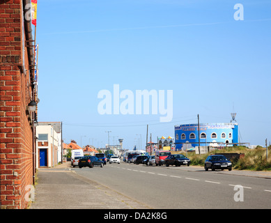 Il traffico sulla South Parade vicino a Pleasure Beach a Great Yarmouth, Norfolk, Inghilterra, Regno Unito. Foto Stock