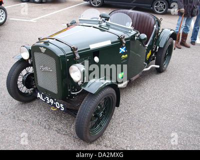 L'Austin Seven Ulster Special del 1932, registrato AL-39-05, è stato esposto al Nationaal Oldtimer Festival del 2010 a Zandvoort. Questa classica auto britannica, nota per il suo design sportivo e l'agilità, fu un modello significativo nel panorama automobilistico dei primi anni del XX secolo, in particolare nelle corse e negli eventi automobilistici. Foto Stock