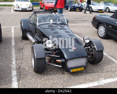 Questa immagine mostra il Donkervoort S8A al Nationaal Oldtimer Festival 2010 di Zandvoort, che mostra il design e l'ingegneria automobilistica classici dei primi anni '2000 Foto Stock