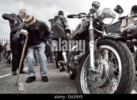 Ton fino al giorno di Brooklands Museum. Norvin Cafe Racer Foto Stock