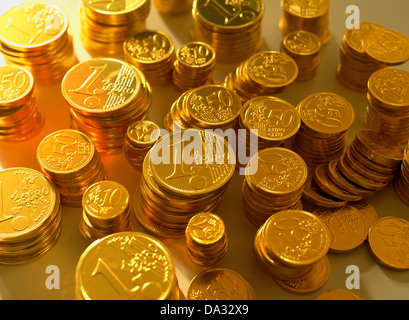 Pile con golden monete metalliche in euro Foto Stock