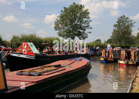 Lavoro storico narrowboats a Braunston boat rally, Northamptonshire Foto Stock