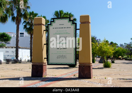 Sign in Praca al Mouhatamid Ibn Abbad nell'antica città di Silves in Portogallo Foto Stock