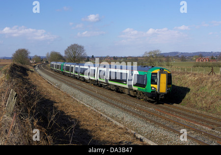 London Midland 172341 passa attraverso Blakedown Kidderminster con 2S20 0838 Worcester Foregate Street alla fine Whitlocks su 29/03/ Foto Stock