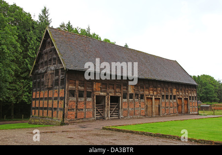 Il XVII secolo sala Tithe Barn nella motivazione della sala Hodnet Shropshire England Regno Unito Foto Stock