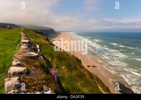 La Scenic in discesa spiaggia "bandiera blu", nella contea di Londonderry, Irlanda del Nord, Regno Unito Foto Stock