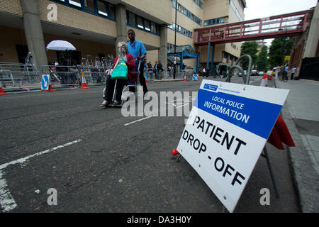 Londra, Regno Unito. 02Luglio, 2013. L'ospedale St Mary farà rispettare un rigoroso divieto di stazionamento quando la Duchessa di Cambridge va in manodopera come il Regno Unito e la stampa mondiale di iniziare a raccogliere per la nascita reale che è dovuto nel luglio del credito: amer ghazzal/Alamy Live News Foto Stock