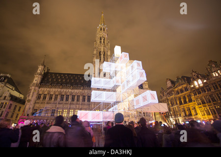 Electro albero di natale in grande Place di Bruxelles, in Belgio Foto Stock