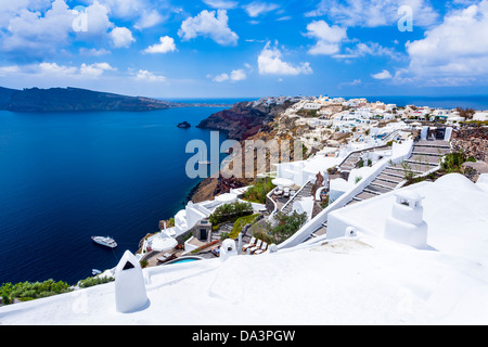 Edifici bianchi sul famoso caldera a Oia Santorini Grecia Foto Stock