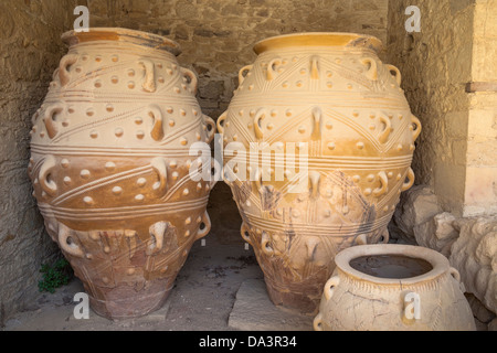 Pithoi, storage di grandi vasi, nei magazzini dei giganti, il Palazzo di Cnosso, Cnosso, Creta, Grecia Foto Stock