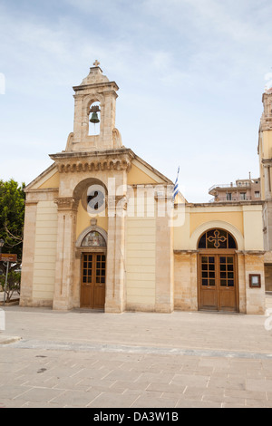 Mikros Agios Minas Chiesa che si trova adiacente ad Agios Minas cattedrale, Agios Ekaterinis Square, Heraklion, Creta, Grecia Foto Stock