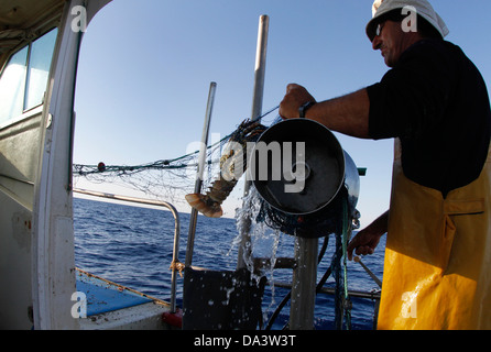 All'interno di un Gill net aragoste barca da pesca. Foto Stock