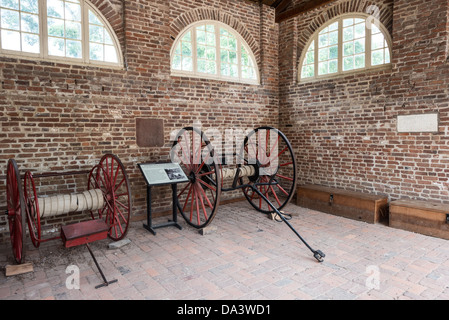 HARPERS FERRY, West Virginia, Stati Uniti - l'interno del John Brown's Fort, un sito chiave nel Parco storico nazionale di Harpers Ferry, West Virginia. Questo edificio, originariamente la casa dei vigili del fuoco dell'Harpers Ferry Armory, fu il luogo dell'ultima resistenza dell'abolizionista John Brown durante il suo raid il 17 ottobre 1859. La struttura è stata spostata dalla sua posizione originale per ospitare la costruzione di ferrovie. Foto Stock