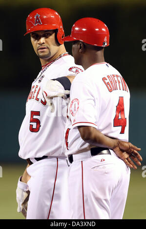 Anaheim, California, USA. Il 3° luglio 2013. Los Angeles Angeli designati hitter Albert Pujols (5) durante il Major League Baseball gioco tra il St. Louis Cardinals e il Los Angeles Angeli a Angel Stadium il 2 luglio 2013 ad Anaheim, in California. Rob Carmell/CSM/Alamy Live News Foto Stock