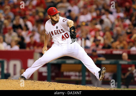 Anaheim, California, USA. Il 3° luglio 2013. Los Angeles Angels relief pitcher Kevin Jepsen (40) passi durante il Major League Baseball gioco tra il St. Louis Cardinals e il Los Angeles Angeli a Angel Stadium il 2 luglio 2013 ad Anaheim, in California. Rob Carmell/CSM/Alamy Live News Foto Stock