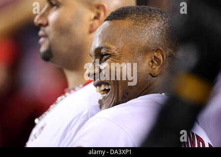 Anaheim, California, USA. Il 3° luglio 2013. Los Angeles Angels shorstop Erick Aybar (2) durante il Major League Baseball gioco tra il St. Louis Cardinals e il Los Angeles Angeli a Angel Stadium il 2 luglio 2013 ad Anaheim, in California. Rob Carmell/CSM/Alamy Live News Foto Stock