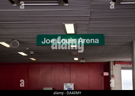 People Mover Joe Louis Arena stazione è visto in Detroit (MI), sabato 8 giugno 2013. Foto Stock