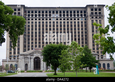 Liberate il Michigan Central Station è visto nel quartiere Corktown di Detroit Foto Stock