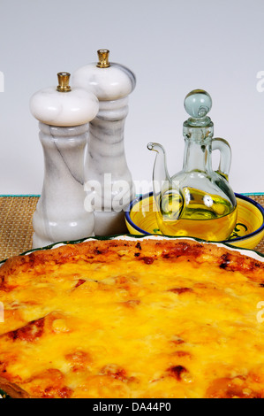 Mozzarella affumicata e sun pomodoro secco tart. Foto Stock