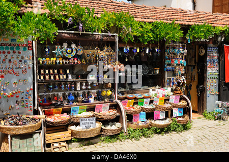 Negozi turistici nel vecchio villaggio greco di Sirince vicino a Selcuk, Turchia Foto Stock