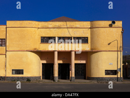 In vecchio stile coloniale italiano Cinema Teatro, Dekemhare, Eritrea Foto Stock