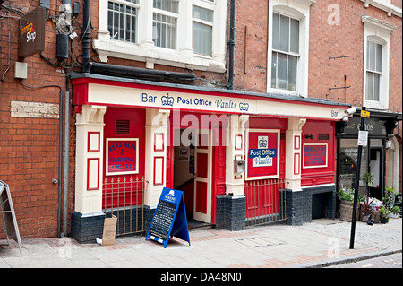 Il post office volte bar birmingham real ale e birra estera pub new street Foto Stock