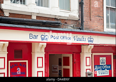 Il post office volte bar birmingham real ale e birra estera pub new street Foto Stock