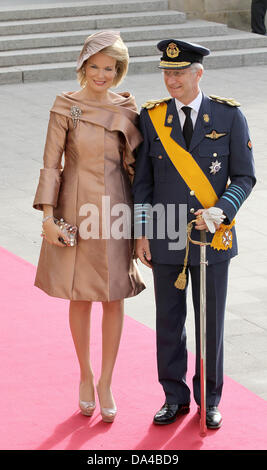 Crown Prince Philippe, la principessa Mathilde del Belgio sono in arrivo per le nozze religiose del principe Guillaume, il granduca ereditario del Lussemburgo e la Contessa Stéphanie de Lannoy presso la Cattedrale di Nostra Signora della città di Lussemburgo, sabato 20 ottobre 2012. Foto: RPE-Albert Nieboer / Paesi Bassi fuori Foto Stock