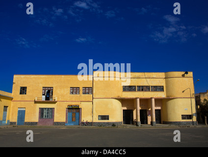 In vecchio stile coloniale italiano Cinema Teatro, Dekemhare, Eritrea Foto Stock