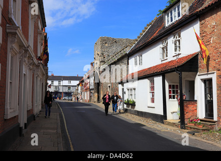 La High Street a poca Walsingham, Norfolk, Inghilterra. Foto Stock