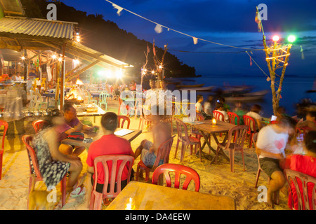 Ristoranti sulla spiaggia, Perhentian Islands, Terengganu, Malaysia Foto Stock