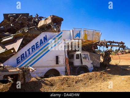 Vecchie Compagnie Aeree eritreo scale nel cimitero del serbatoio, Asmara, Eritrea Foto Stock