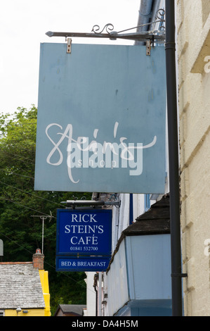 Indicazioni per Rick Stein shop e caffetteria in Middle Street Padstow Cornwall Regno Unito Foto Stock