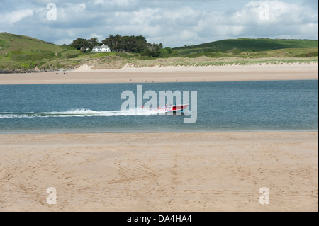 Il turista speedboat Thunder sul fiume estuario del cammello a Padstow Cornwall Regno Unito Foto Stock