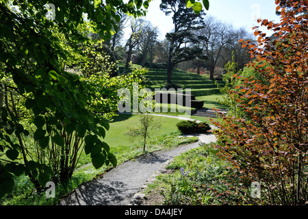 Dartington Hall, Giardini, Totnes Devon. Progettato da Dorothy Elmhirst. Centro Visitatori, Conference & Arts. Foto Stock