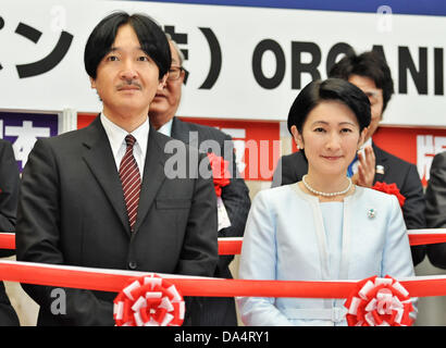 Tokyo, Giappone. Il 3° luglio 2013. In Giappone il principe Akishino(L) e sua moglie la principessa Kiko frequentare un nastro-cerimonia del taglio per 'xx Tokyo International Book Fair' a Tokyo in Giappone, il 3 luglio 2013. Credito: Aflo Co. Ltd./Alamy Live News Foto Stock