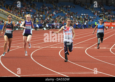 Sophie Kamlish (GB) vince la womens T43-T46 100 metri al Sainsbury's IPC Atletica Grand Prix finale in Birmingham 2013. Foto Stock