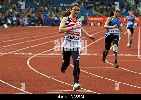 Sophie Kamlish (GB) vince la womens T43-T46 100 metri al Sainsbury's IPC Atletica Grand Prix finale in Birmingham 2013. Foto Stock