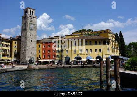 Torre dell Orologio a Riva del Garda porta, Lago di Garda, Italia settentrionale Foto Stock