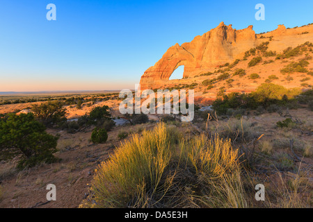 La White Mesa Arch, nella parte nord orientale della Arizona, Stati Uniti d'America Foto Stock