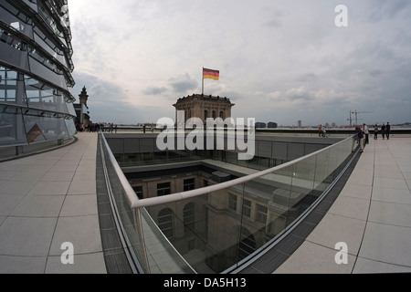 Parte superiore dell edificio del Reichstag a Berlino Foto Stock