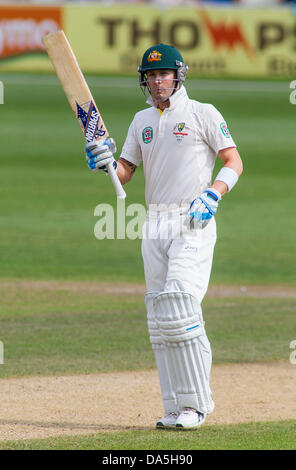 Worcester, Regno Unito. 4 Luglio, 2013. Australia Michael Clarke celebra un secolo durante il giorno tre del pre ceneri warm up gioco tra Australia e Worcestershire in Strada Nuova Terra sulla luglio 04, 2013 a Worcester, Inghilterra. (Foto di Mitchell Gunn/ESPA/Alamy Live News) Foto Stock