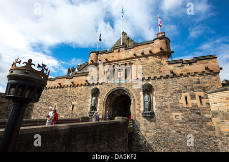 Europa Gran Bretagna, Scozia, Edimburgo, l'ingresso principale del castello di Edinburgo Foto Stock