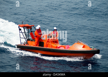 FRC salvataggio veloce da una nave sismica craft barca in zona offshore Foto Stock