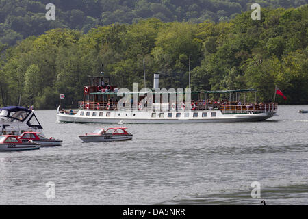 Windermere, Regno Unito. 04 Luglio, 2013. 4 luglio 2013 UK Meteo Bowness on Windermere Cumbria il sistema di cottura a vapore MV Tren lasciando Bowness Credito: Shoosmith raccolta/Alamy Live News Foto Stock