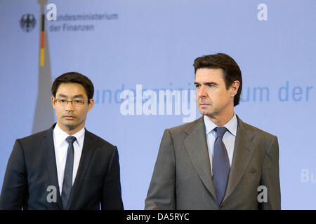 Berlino, Germania. Luglio 4rd 2013. Conferenza stampa con il Ministro delle finanze tedesco Wolfgang Schäuble, Ministro federale dell'economia il dottor Philipp Rösler e il suo omologo spagnolo Luis de Guindos e industria Ministro Jose Manuel Soria, è l'occasione della firma del 'Ricostruzione istituto di credito' prestito globale a favore della Spagna. Credito: Credito: Gonçalo Silva/Alamy Live News. Foto Stock