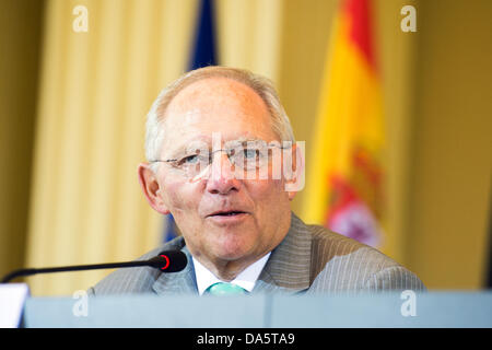 Berlino, Germania. Luglio 4rd 2013. Conferenza stampa con il Ministro delle finanze tedesco Wolfgang Schäuble, Ministro federale dell'economia il dottor Philipp Rösler e il suo omologo spagnolo Luis de Guindos e industria Ministro Jose Manuel Soria, è l'occasione della firma del 'Ricostruzione istituto di credito' prestito globale a favore della Spagna. Credito: Credito: Gonçalo Silva/Alamy Live News. Foto Stock